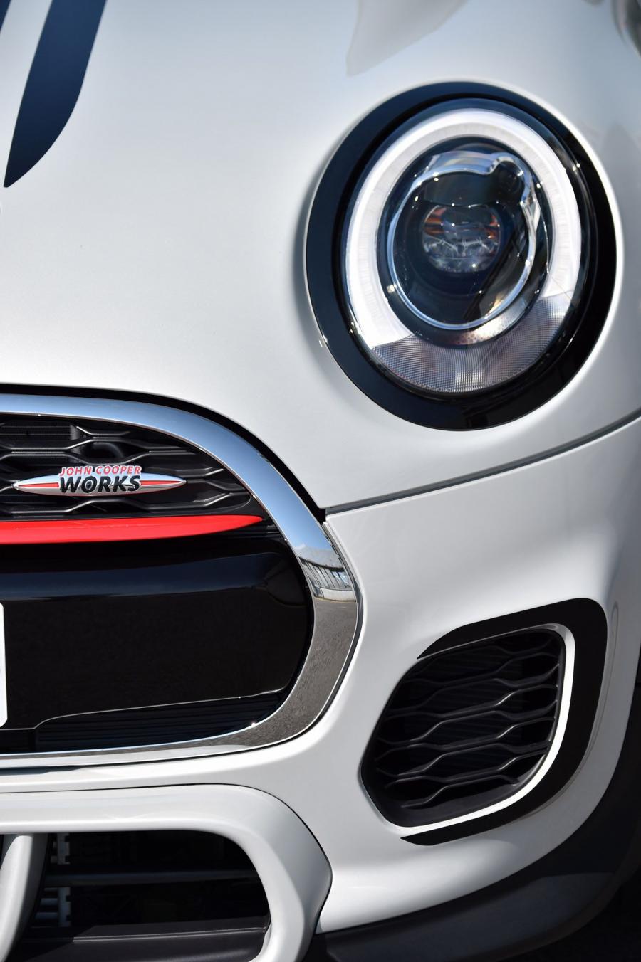 Детали экстерьера Mini John Cooper Works Challenge Edition 2016 года  (UK) (фото 2 из 18)